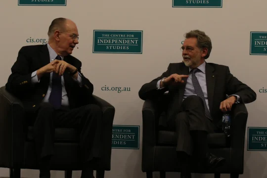 John Mearsheimer and Hugh White debating on stage