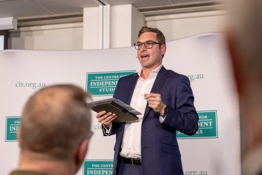 Glenn Fahey speaking at CIS event: ''An Evening with Tom Bennett''