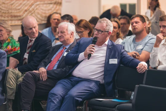 Will Cummins asking a question