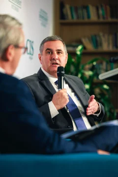 Salvatore Babones speaking on stage