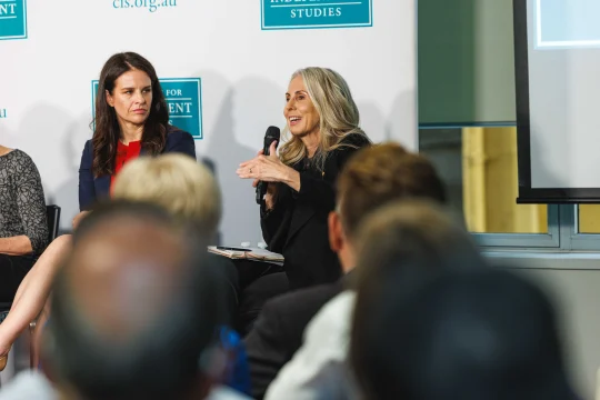 Lorraine Hammond speaking at ''Beyond Phonics: Building Knowledge-Rich Literacy''